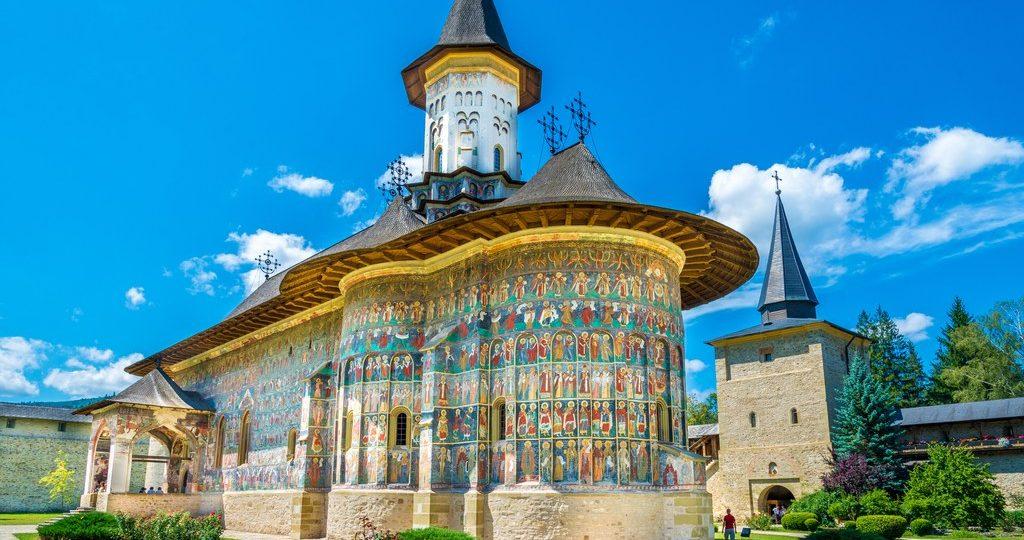 Ζωγραφιστά μοναστήρια, ένα διαμάντι στη Ρουμανία · Troodos Travel
